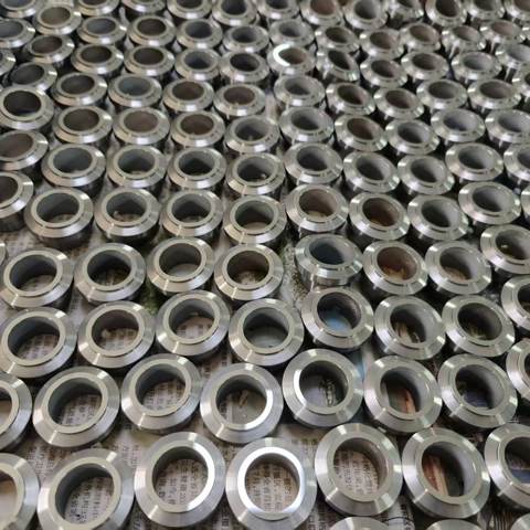 ロットごとに並べた金属製シールリング