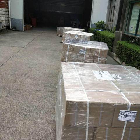 出荷準備が整った梱包済み製品